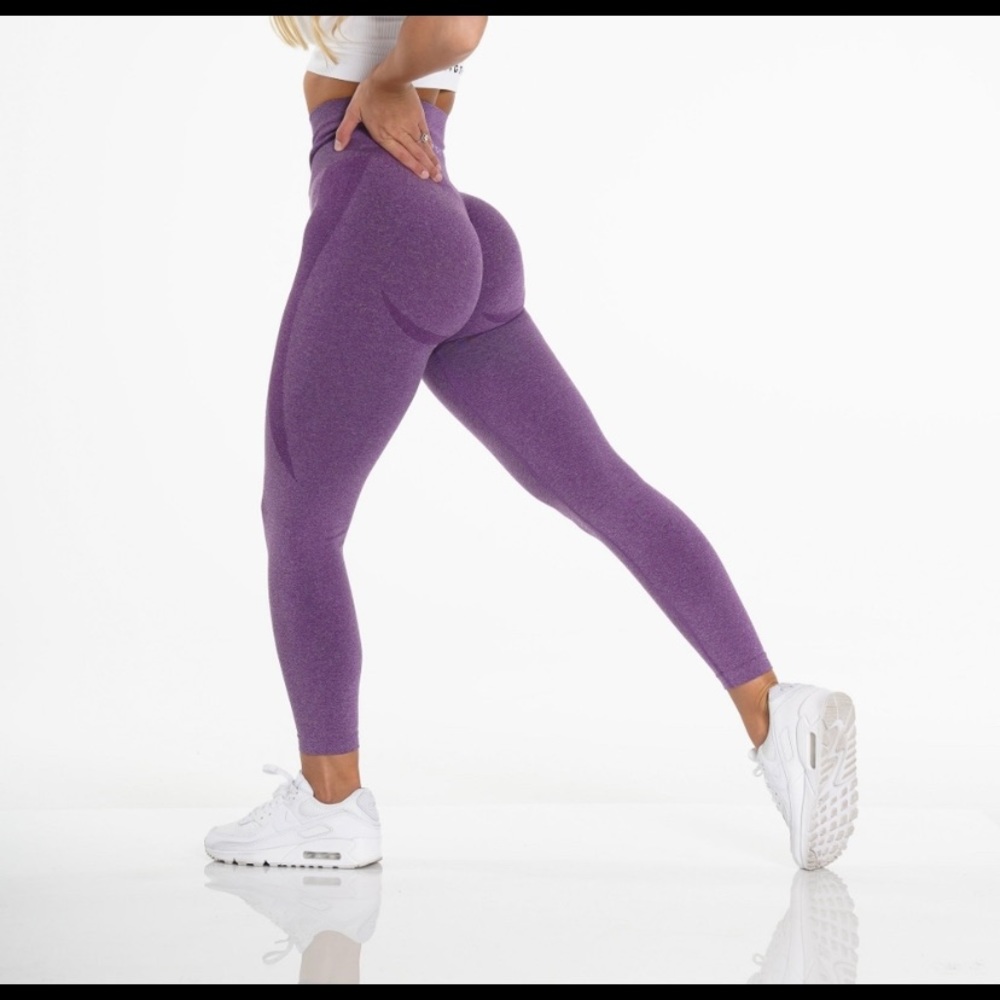 SOLD - Violet NVGTN Contour Seamless Leggings